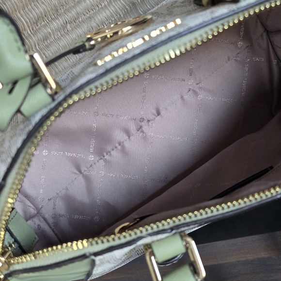 Michael Kors Satchel with wallet - Picture 3 of 9